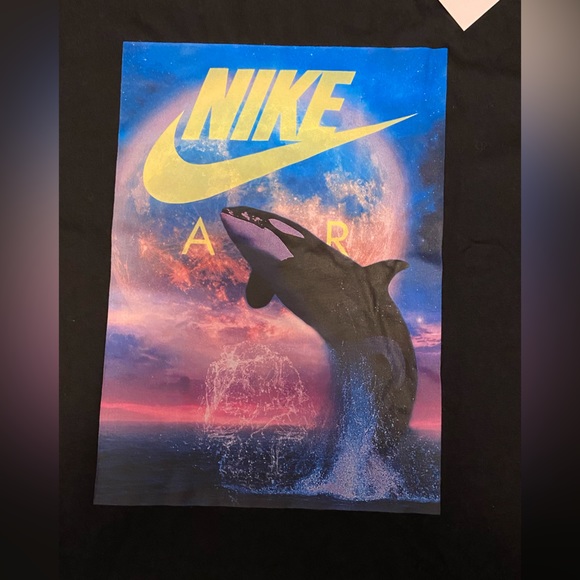 Nike Shirt - Picture 2 of 3